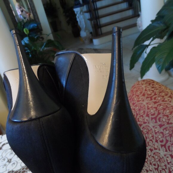 Valentino Garavani Black Calfskin Leather Rose Edition Ankle Boots Size 37B - Picture 13 of 16